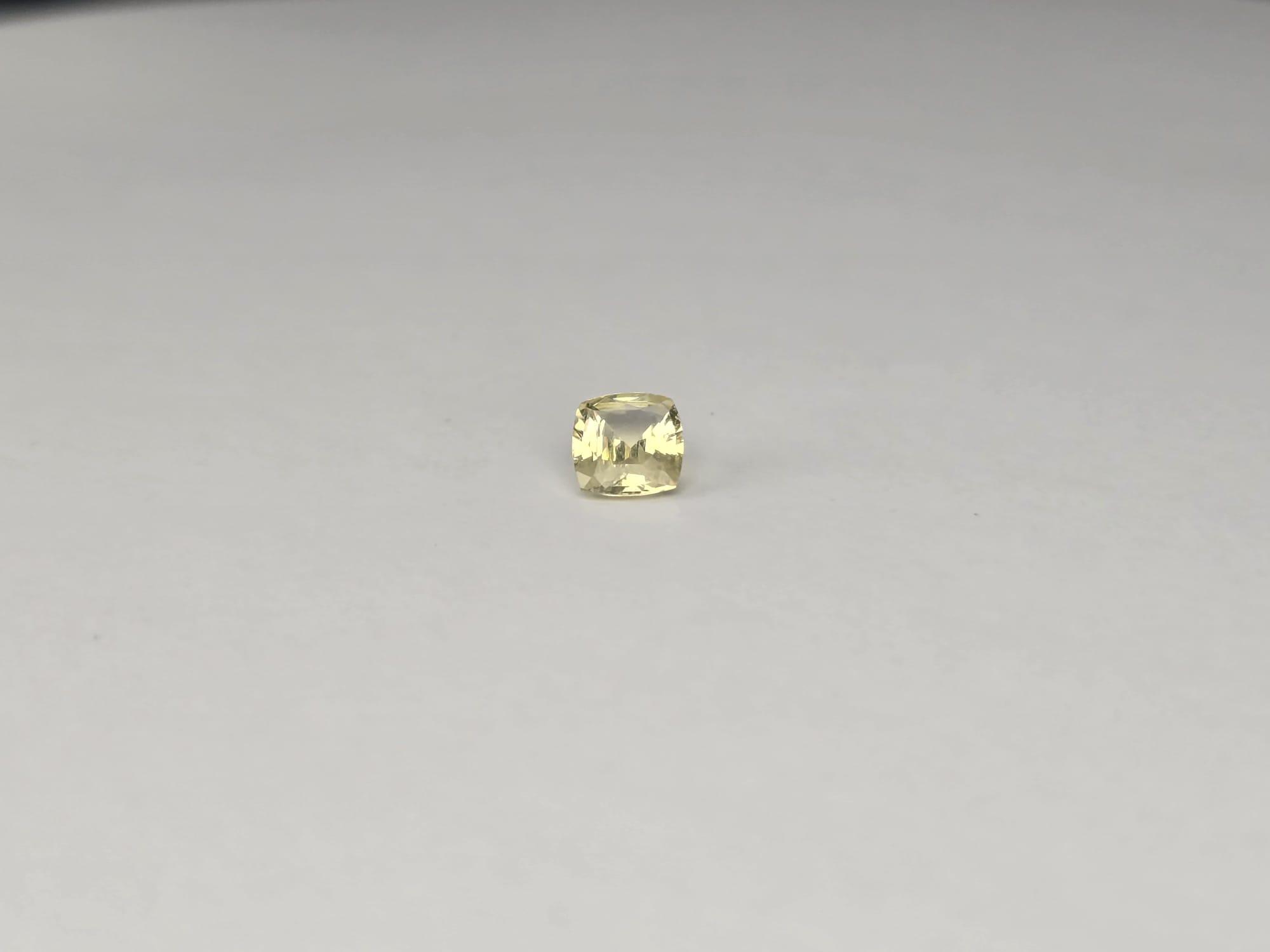Yellow Sapphire 0.7 ct
